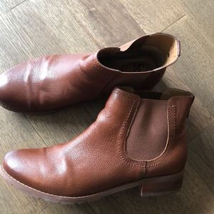 Sofft brown Chelsea boot